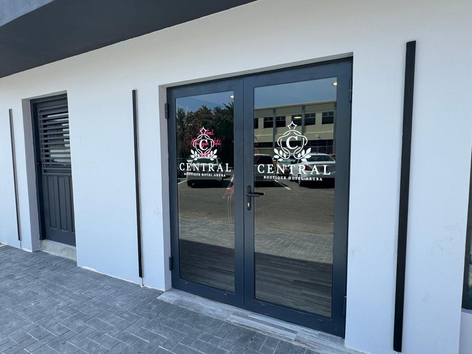 Central Boutique Hotel Oranjestad Exterior photo